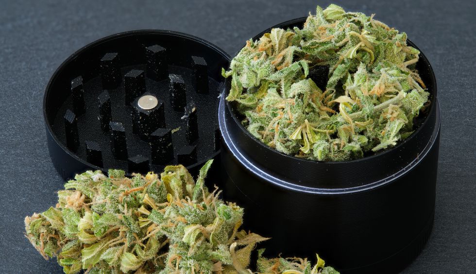 This is a potent indica strain with approximately 80% Indica genetics. It is a crossbreed between the Pink Kush strain and an unknown Indica.