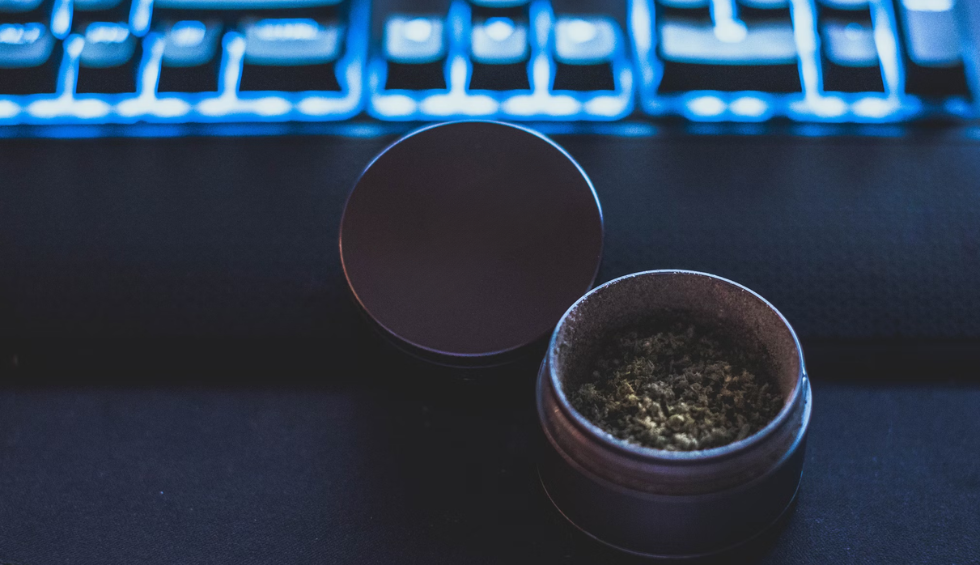 Guiding users on how to order weed online in Canada step by step