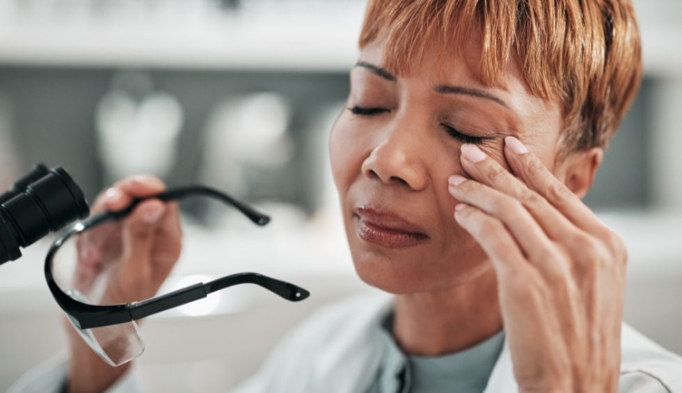 Dry or red eyes may also occur during or after use. The eyes might feel slightly irritated or appear bloodshot, especially in well-lit areas.