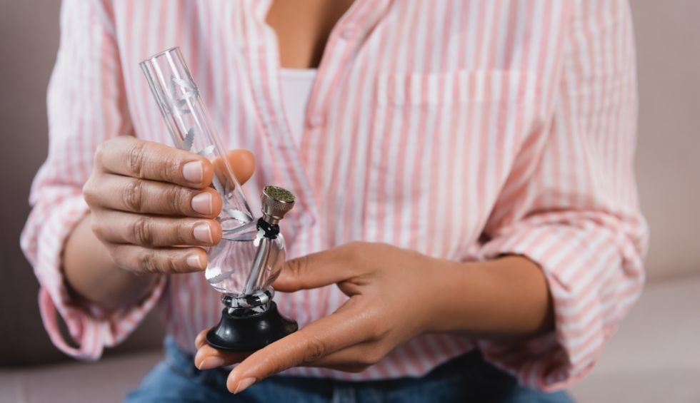 Like many other pot concentrates, you can enjoy diamond THC by vaping, dabbing, and smoking.