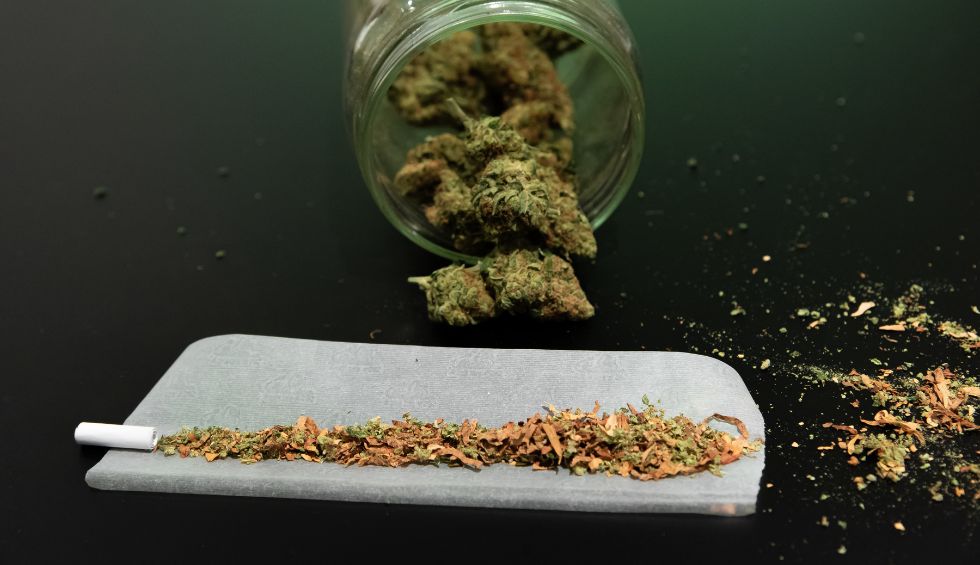 Joints are small and portable and only deliver the effects of cannabis, while blunts are on the larger side and deliver a weed high accompanied by an energetic nicotine hit.